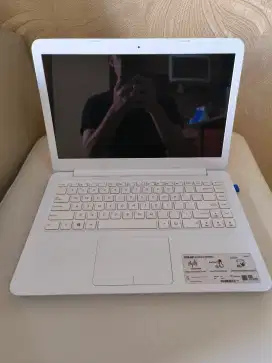 Laptop Asus E402Y RAM 4GB, SSD 256GB