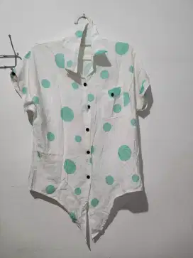 [Preloved] Atasan Polkadot Putih Wanita