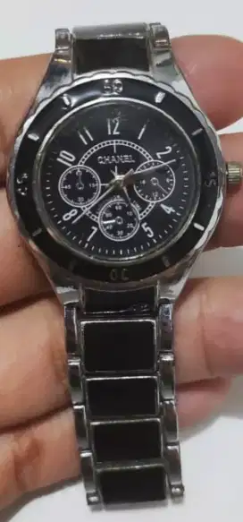 [Preloved] Jam Tangan Wanita Ukuran Sedang