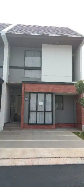 rumah 2 lantai di kawasan asri dan rapih samping mall