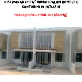 DISEWAKAN CEPAT RUMAH DALAM KOMPLEK SANTORINI DI JATIASIH