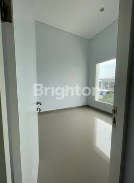 Rumah Mewah Pakuwon City Surabaya Ada Taman Depan Dan Belakang