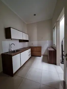 DISEWAKAN RUMAH 4+1KT CLUSTER MAXWELL GS SEMI FURNISHED