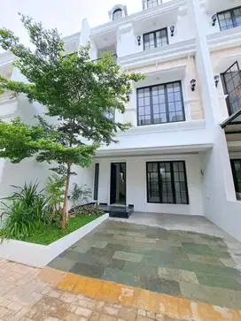 American Classic Home 3 Lantai Hanya 30 menit ke SCBD Area