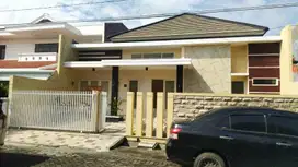 Di jual rumah di Manyar Tirto Asri.