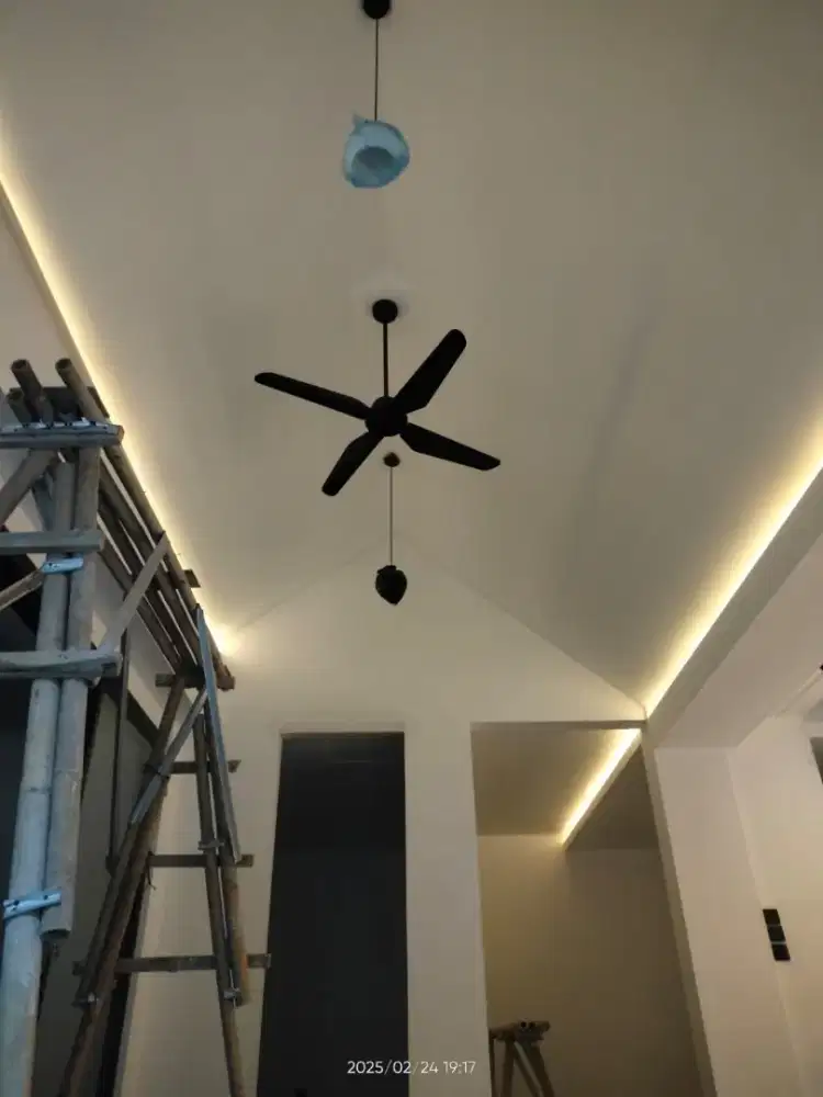 Furniture interior dekorasi plafon gypsum