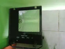 lampu sorot halogen