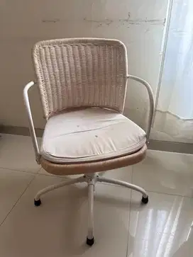 Kursi putar putih IKEA
