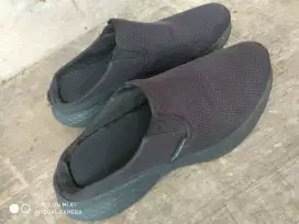 Jual sepatu sandal she hers original size 45 Isa byar d tempat