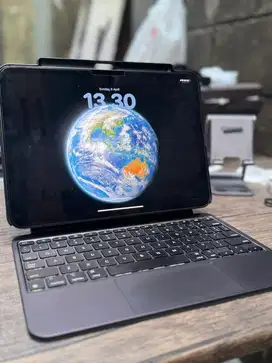 IPAD PRO M4 256 GB FULLSET + MAGIC KEYBOARD FULLSET (JUAL / TT MTB)
