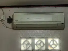 AC DAIKIN 1PK Dingin Full Bekas nego di rumah