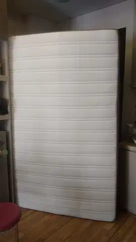 Kasur dan ranjang satu Set