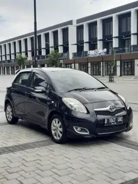 LOW KM 68rb!!! Toyota Yaris 1.5 E AT 2011 - Hitam