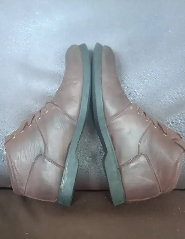 Sepatu kulit ukuran 39