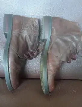 Sepatu boot kulit ukuran 40