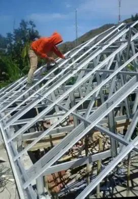 Pasang atap rumah