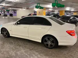 Mercedez benz c200, low kilometer , 2014 pemakaian pribadi