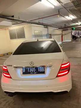 Mercedez benz c200, low kilometer , 2014 pemakaian pribadi