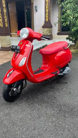 Vespa Matic tipe LX 125 IGET Warna Merah Tahun 2019