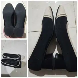 New Sepatu Vivaia

Size 38 = 24,1 cm
Available 1 pcs