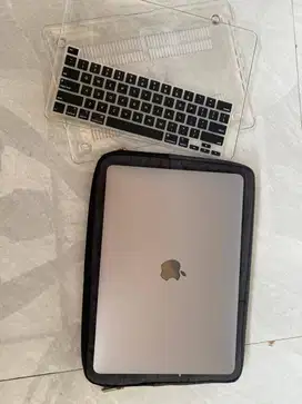 Macbook Pro M1 8 / 256 GB (Touchbar)