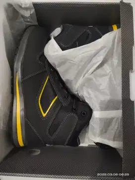 Sepatu Safety Jogger