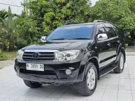 Toyota Fortuner G Lux Bensin AT 2010