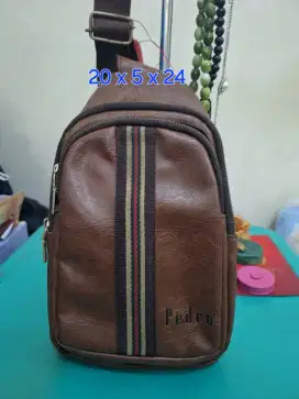 Tas selempang branded 
Pedro uk 20 x 5 x 24 
Limited edition 
Barang t