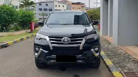 Toyota Fortuner 2.4 VRZ 4x4 Diesel AT Hitam Metalik 2019/2020