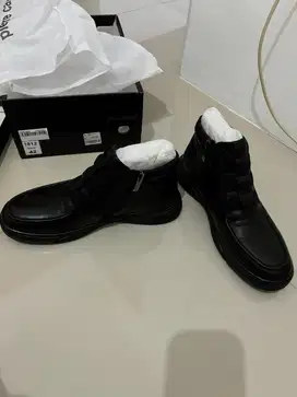 Jual sepatu Baru setengah Harga siapa cepat dia dapat