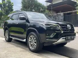TOYOTA FORTUNER VRZ 2.4 AT FACELIFT 2022 HITAM RECORD