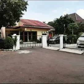 Dijual Rumah hunian + kost 5 pintu Bonus lahan Parkir muat 25 mobil