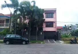 Rumah modern bagus terawat dalam komplek di Bandung