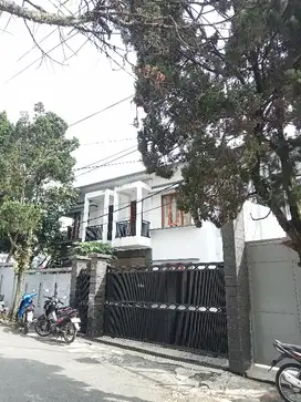 Rumah Lux 2 lantai bagus terawat siap huni di kota Bandung