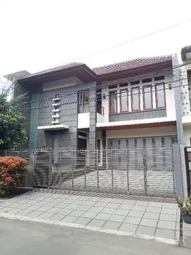 Rumah Lux 2 lantai lokasi strategis di kota Bandung