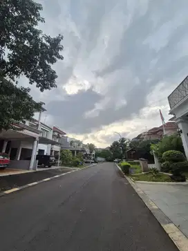 Dijual cepat rumah kota wisata 2 lantai dekat mall dan tol
