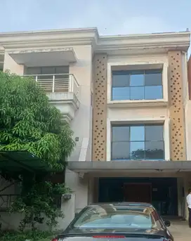 rumah mewah di kawasan elit
