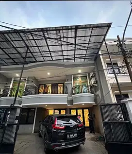 Dijual & Disewakan Rumah Semi Furnished Luas 192 meter Jakarta Barat