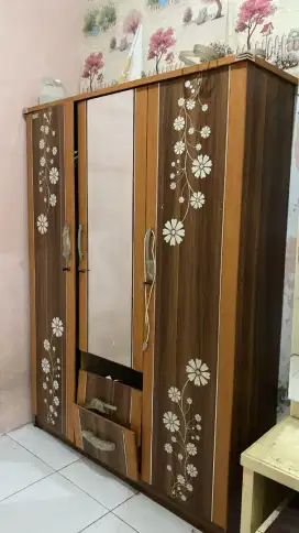 Lemari Kayu 3 pintu