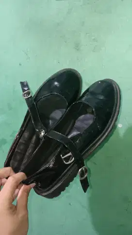 sepatu docmart glosy black
