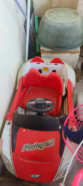 Mobil Aki Protege