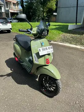 Vespa Sprint S - 2024 (like new)