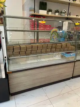Showcase Cake / Kue kaca lengkung