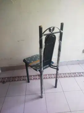Kursi makan tinggi