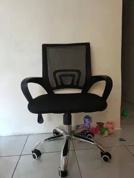 Kursi kantor nyaman