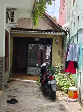 Rumah di kalisari jaktim, hanya masuk motor, depan pukesmas kalisari