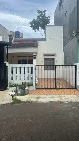 Rumah Depan Taman di Perumahan BRR Cimahpar Dekat Tol