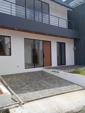 Dijual rumah mewah 2 lantai di perumahan Dago masuk kodya bandung