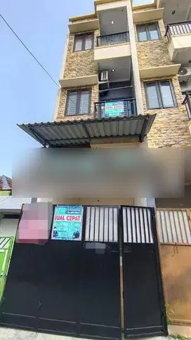 rumah 3 Lantai Di Cengkareng Sudah Renovasi