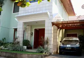 Dijual rumah minimalis lantai 2 mahendradata selatan